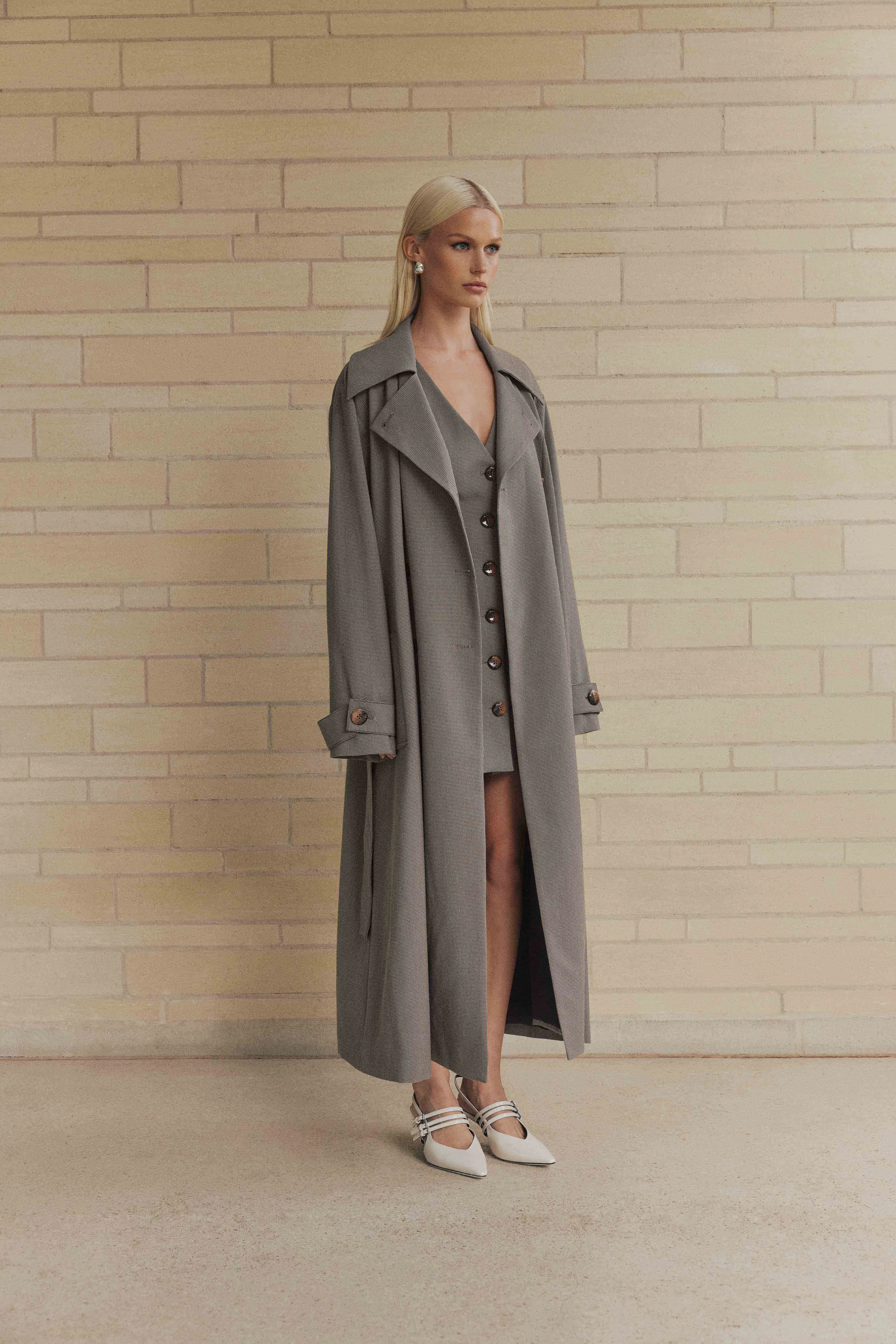 CURAAE London Trench Coat In Brown