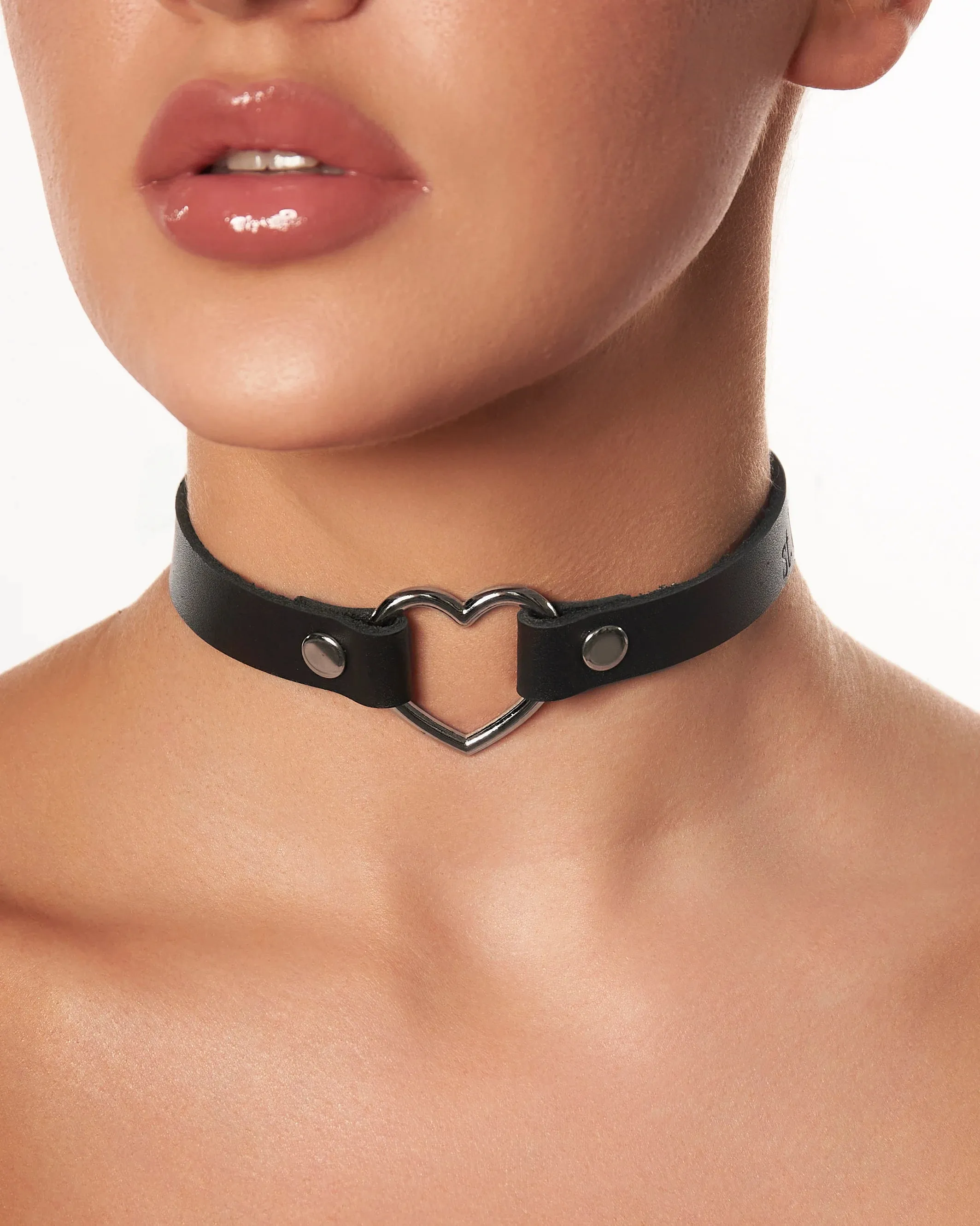 Luv choker